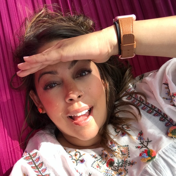 Hey Ya’ll! I’m Kim! Happy Poshing! - Picture 4 of 8